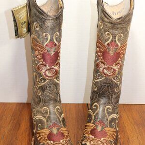 NEW IN BOX YADIRA EMBROIDERED HEART AND WINGS WESTERN WOMEN’S BOOTS.